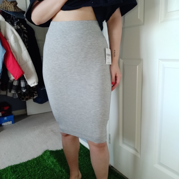 BASIC GREY MIDI SKIRT - Picture 2 of 5